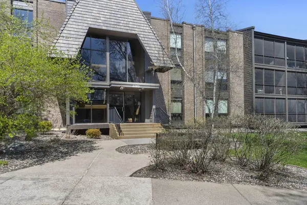 6085 Lincoln Drive #317, Edina, MN 55436