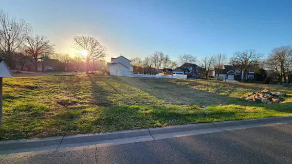 930 Shady Oak Circle, Monticello, MN 55362