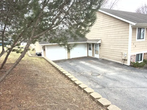 5 Somerset Drive, Waconia, MN 55387