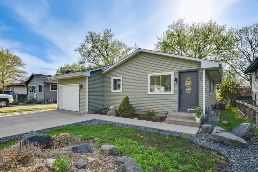 2075 N Ivy Street, North Saint Paul, MN 55109 - #2