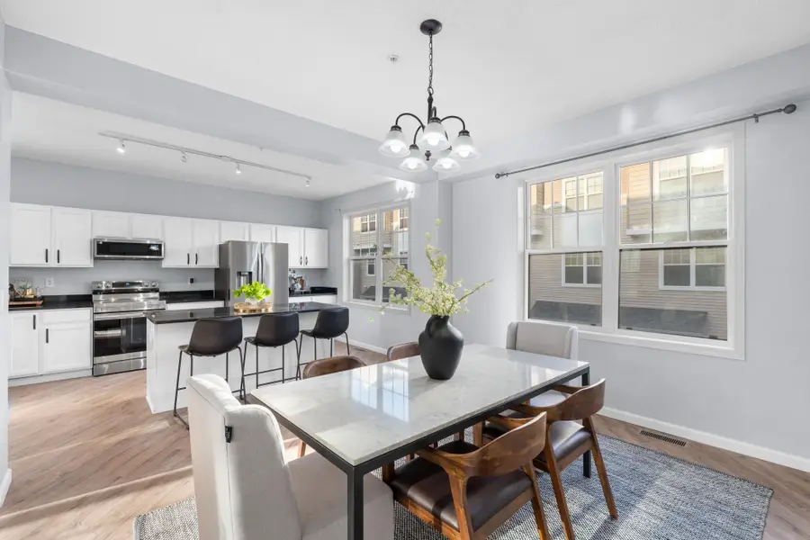 1667 Village Trail E #5, Maplewood, MN 55109 - #2