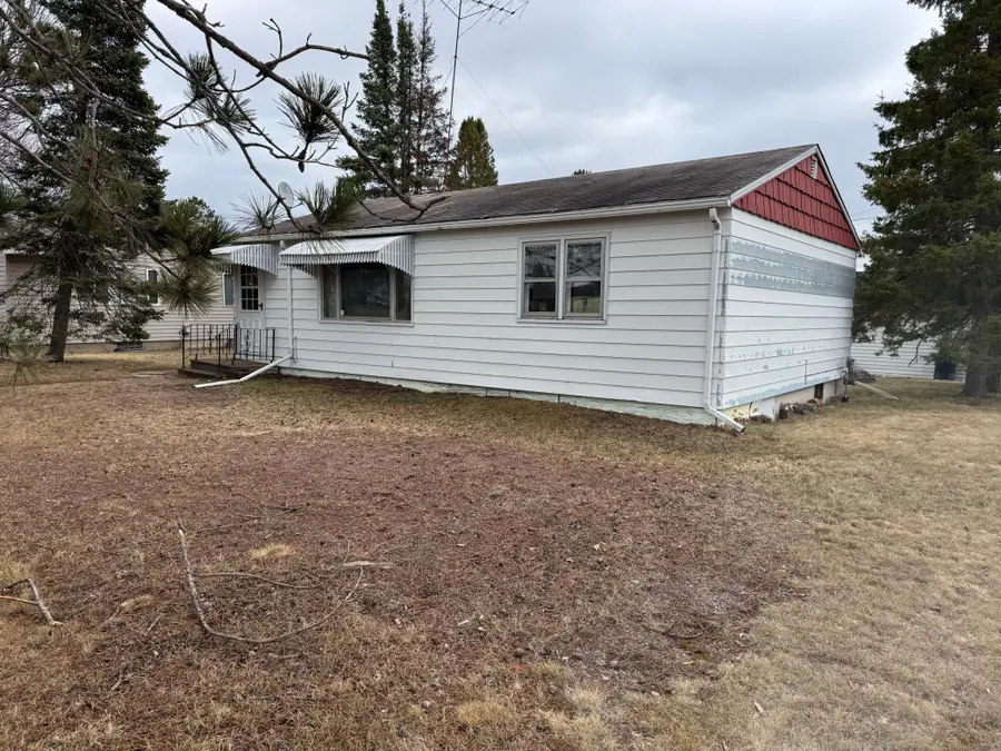 512 Memorial Drive, Buhl, MN 55713 - #2