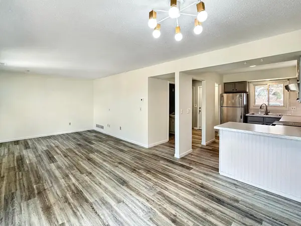 607 E Burnsville Parkway #13, Burnsville, MN 55337
