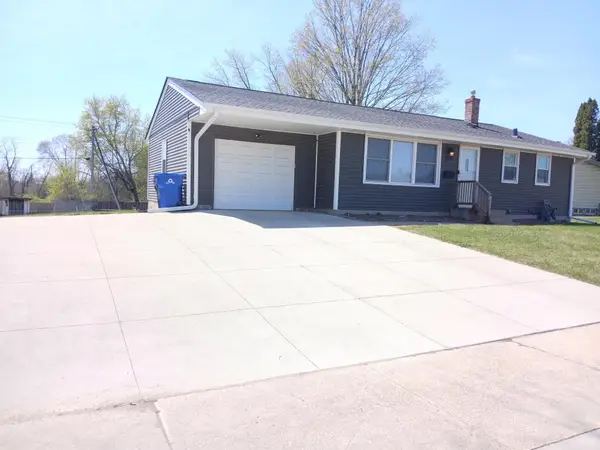 2210 Ivy Avenue E, Saint Paul, MN 55119