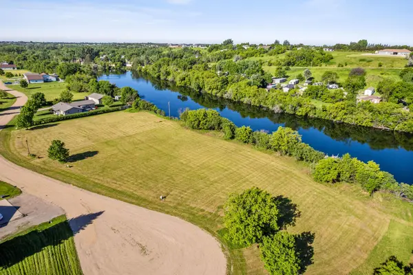 1803 Island Park Drive, Jamestown, ND 58401