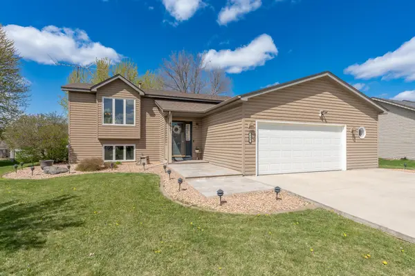 433 Braeburn Drive, Shakopee, MN 55379
