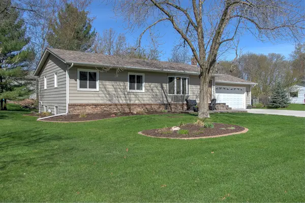 3125 Kenwood Street S, Cambridge, MN 55008