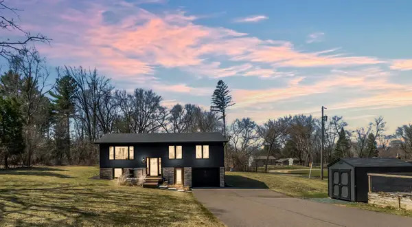 1130 Hallam Avenue N, Mahtomedi, MN 55115