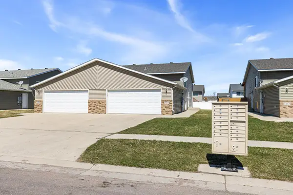 5263 50th Avenue S, Fargo, ND 58104