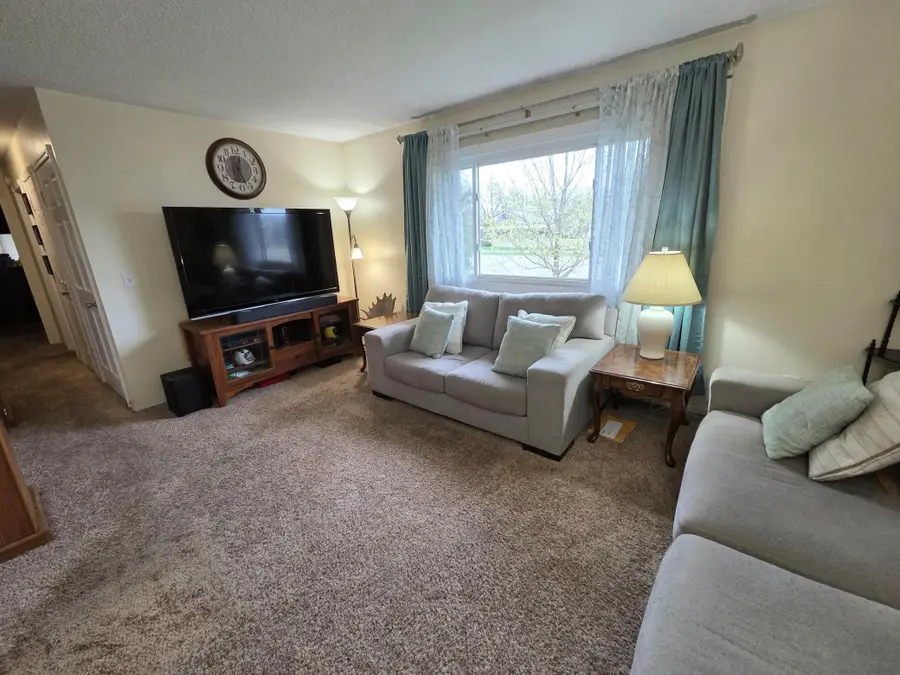 9152 Lexington Avenue N, Circle Pines, MN 55014 - #2