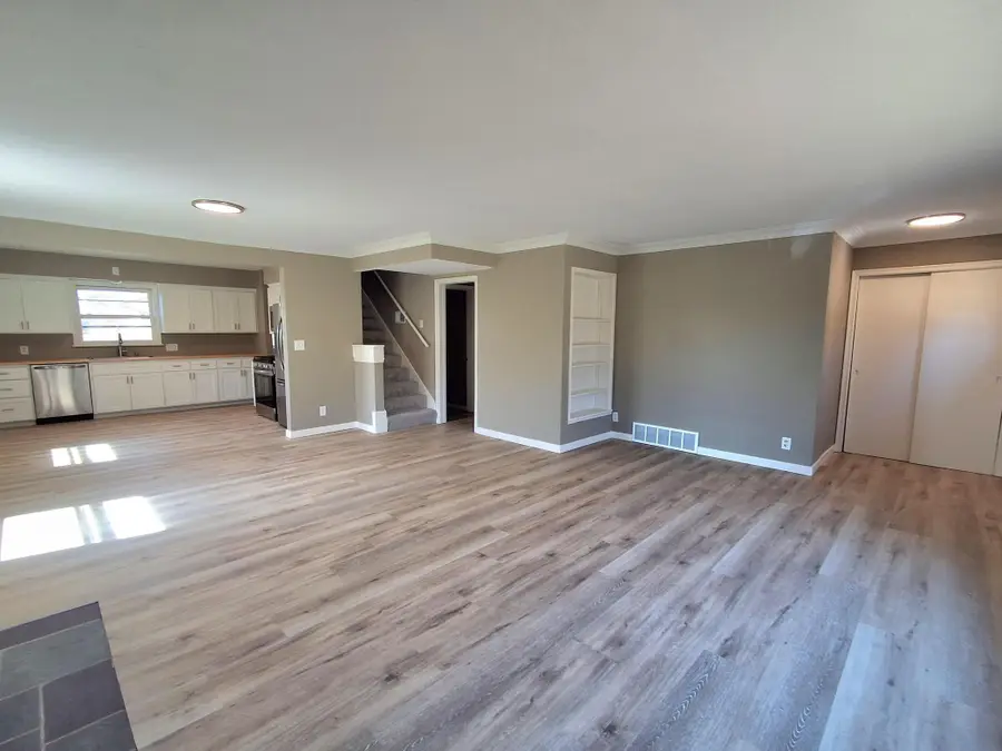 3649 Regent Avenue N, Robbinsdale, MN 55422 - #3