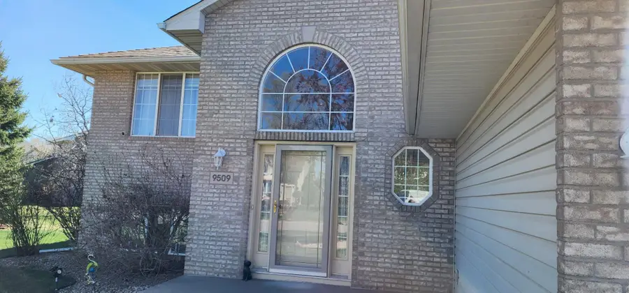 9509 Dogwood Avenue N, Brooklyn Park, MN 55443 - #2