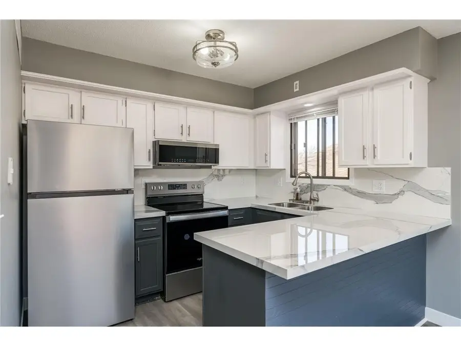 1105 S Valley Street, New Ulm, MN 56073 - #3