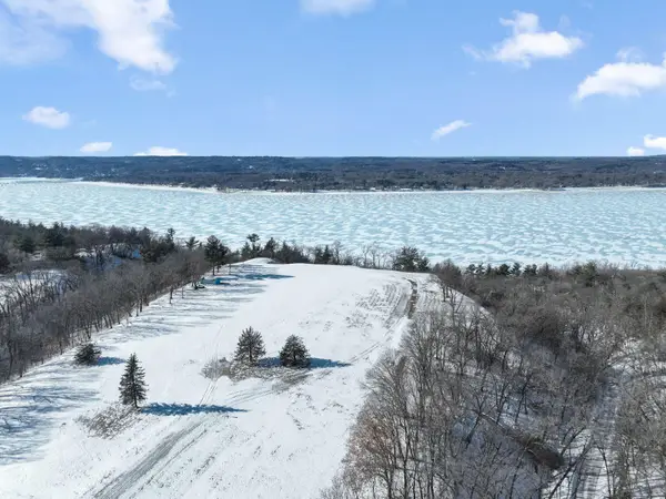 258 Salishan Drive, Hudson, WI 54016