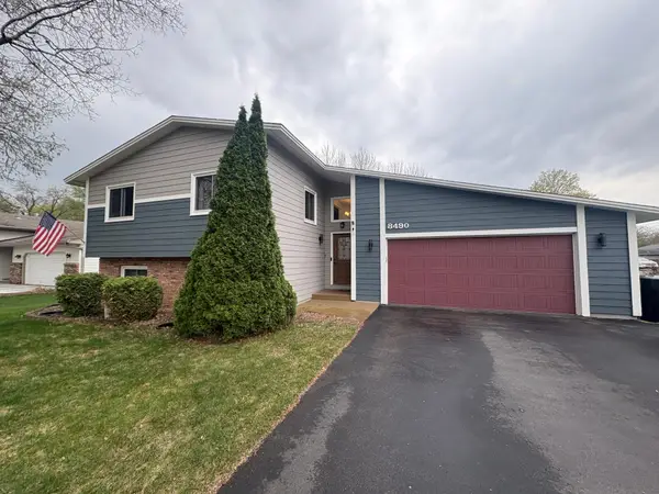 8490 Knollwood Drive, Mounds View, MN 55112