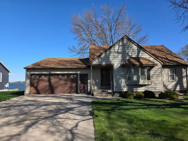 1532 S Shore Drive, Worthington, MN 56187
