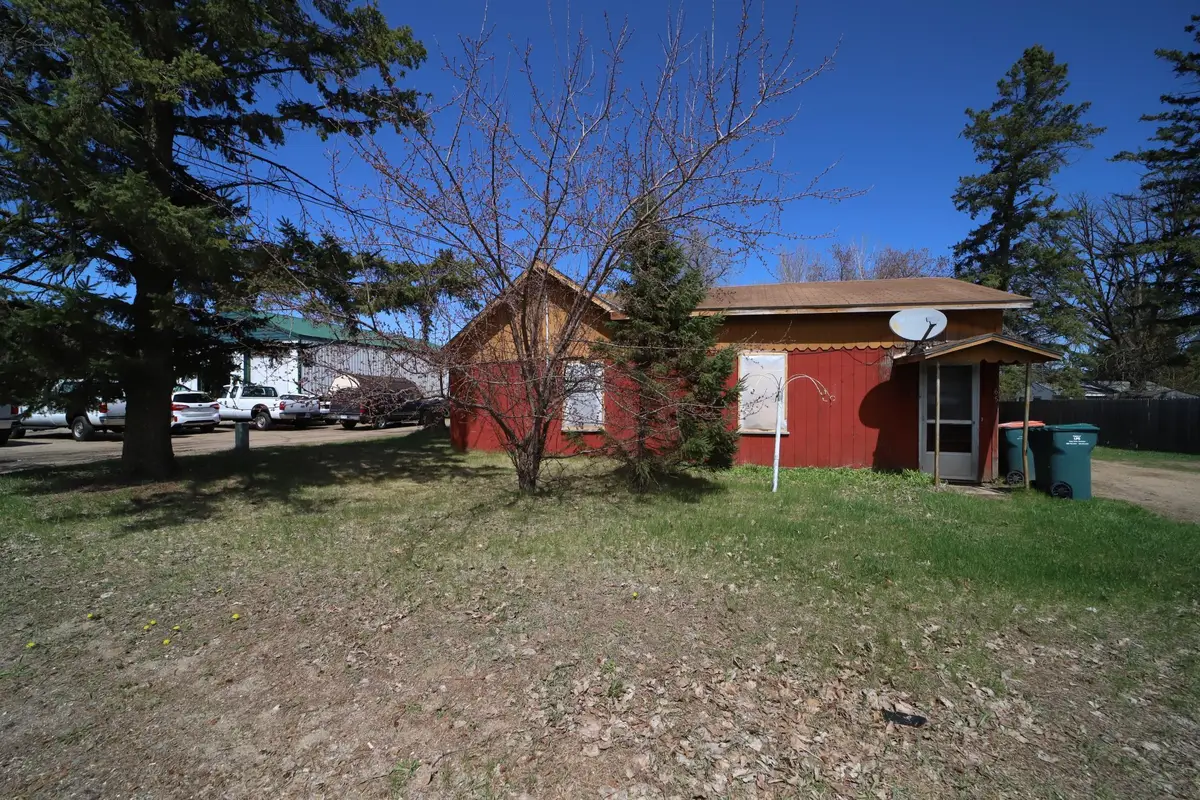 65 Eldredge Street E, Motley, MN 56466 - #1