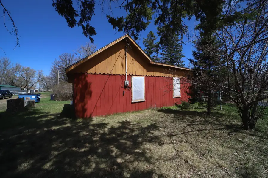 65 Eldredge Street E, Motley, MN 56466 - #2