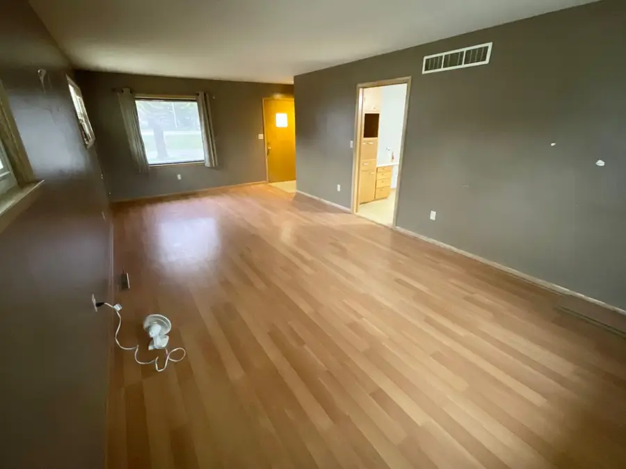 2102 W Oakland Avenue, Austin, MN 55912 - #3