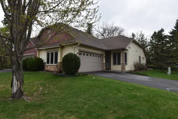 2318 Olivia Court E, Maplewood, MN 55119