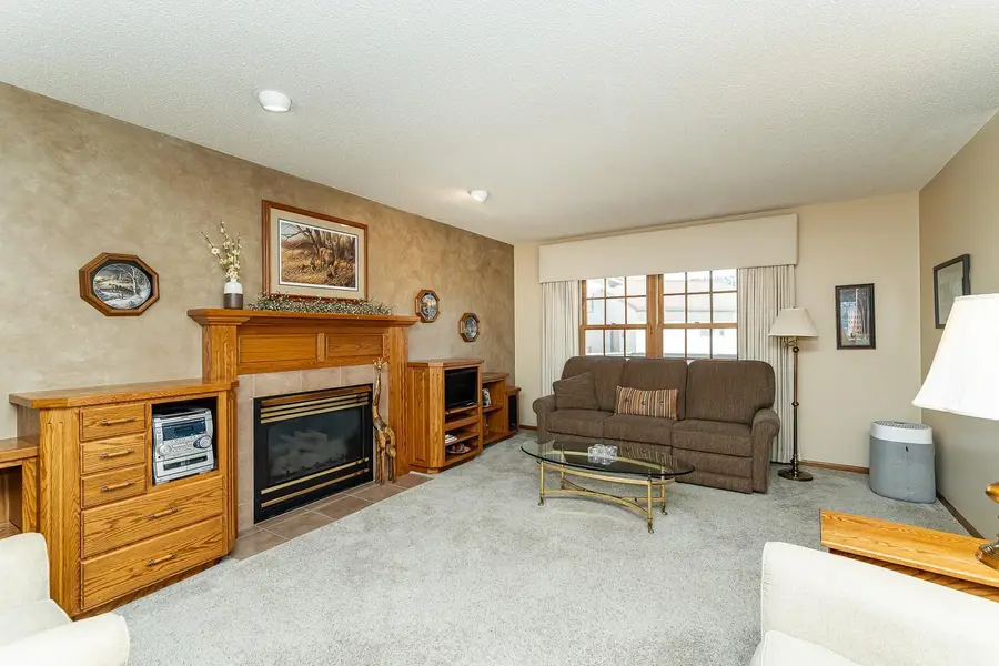 744 Jefferson Avenue Sw, Eyota, MN 55934 - #3