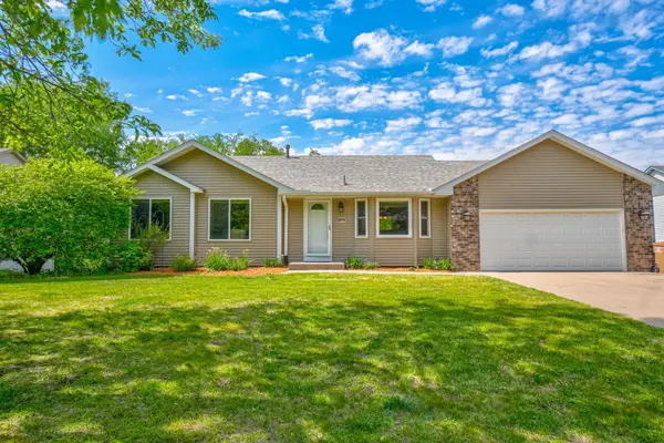 6878 Upper 28th Street N, Oakdale, MN 55128