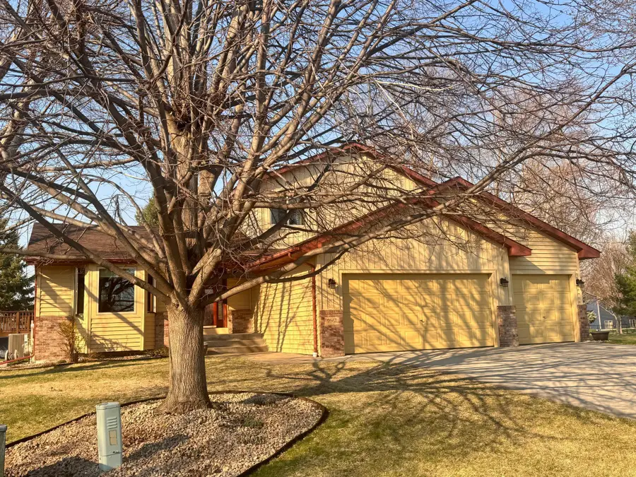 9161 N Kentucky Avenue N, Brooklyn Park, MN 55445 - #2