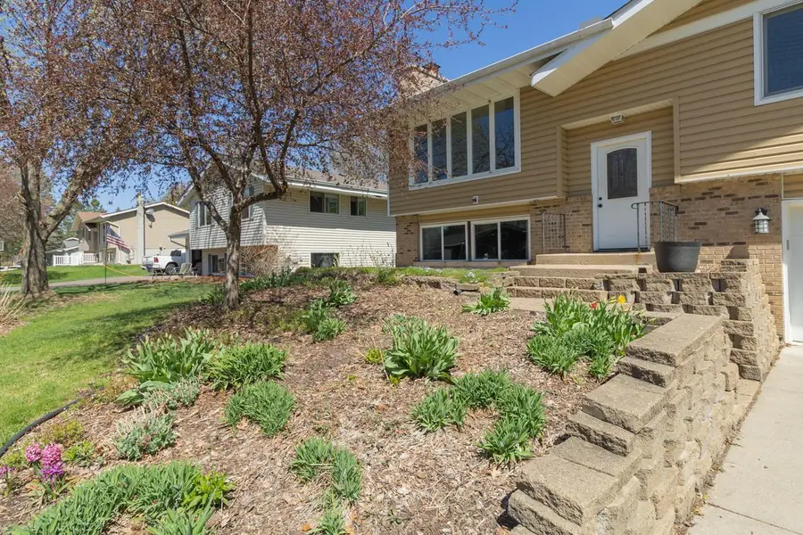 1661 Hilo Avenue N, Oakdale, MN 55128 - #3