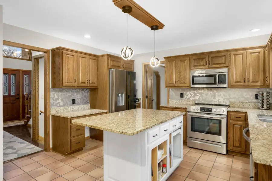 2577 Spirit Drive E, Saint Paul, MN 55109 - #2