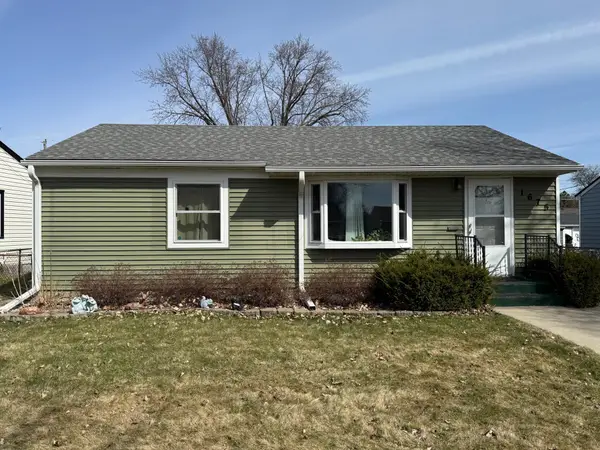 1675 Iowa Avenue E, Saint Paul, MN 55106