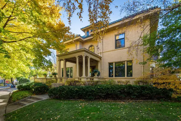 1005 Mount Curve Avenue, Minneapolis, MN 55403