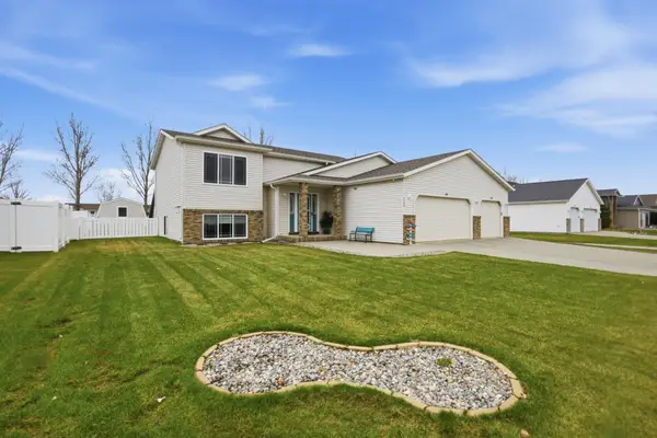 4236 38th Avenue S, Fargo, ND 58104