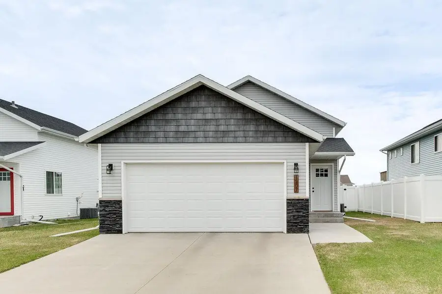 1207 Barnes Drive W, West Fargo, ND 58078 - #2