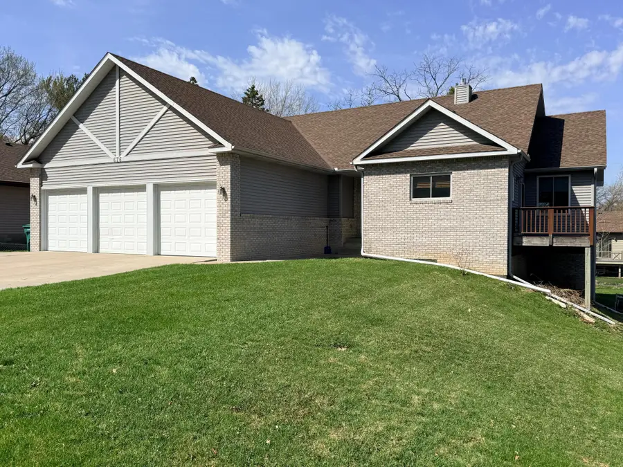 676 12th Avenue Nw, New Brighton, MN 55112 - #2