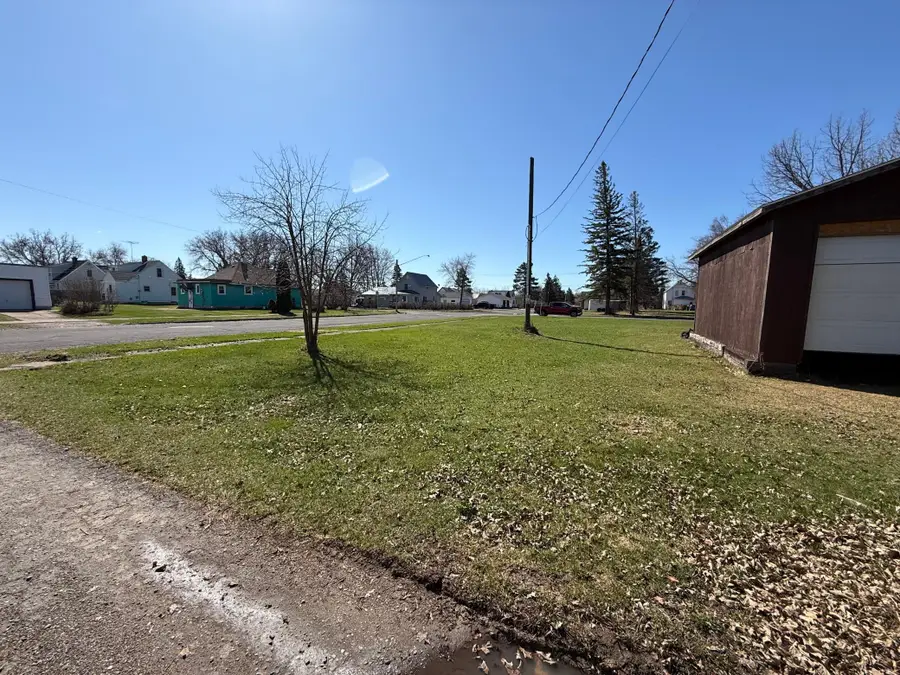 126 E Hibbing Avenue, Keewatin, MN 55753 - #2