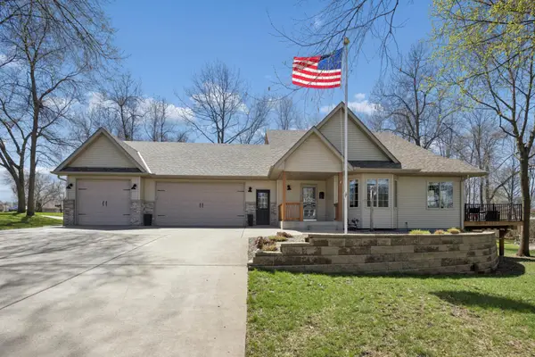 1304 Eagle Ridge Drive, Saint Joseph, MN 56374