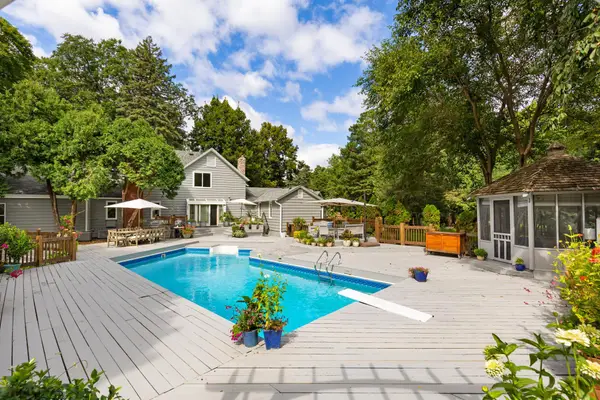 3865 Hillcrest Road, Deephaven, MN 55391