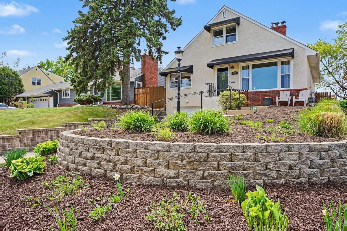 629 Saratoga Street S, Saint Paul, MN 55116 - #1