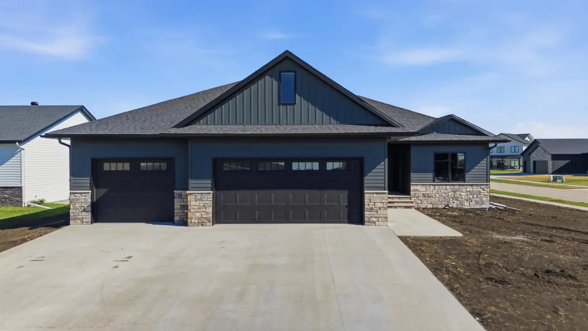 4257 Pine Parkway S, Fargo, ND 58104 - #1