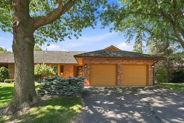15 Anemone Circle, North Oaks, MN 55127