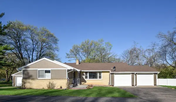 1306 Hillcrest Drive Ne, Fridley, MN 55432
