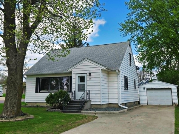 421 2nd Street Sw, New Richland, MN 56072