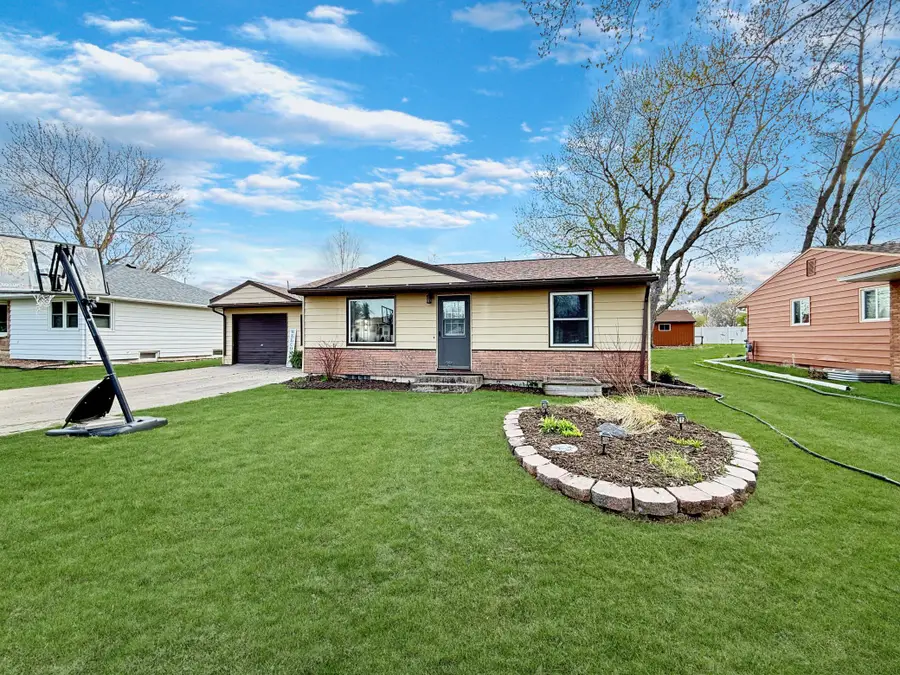 319 3rd Street Sw, Clara City, MN 56222 - #2