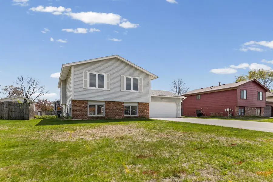 7401 75th Avenue N, Brooklyn Park, MN 55428 - #3