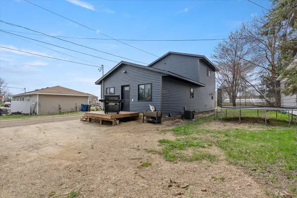 1009 2nd Avenue Ne, Staples, MN 56479