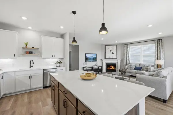 1513 Clover Preserve Way, Chaska, MN 55318