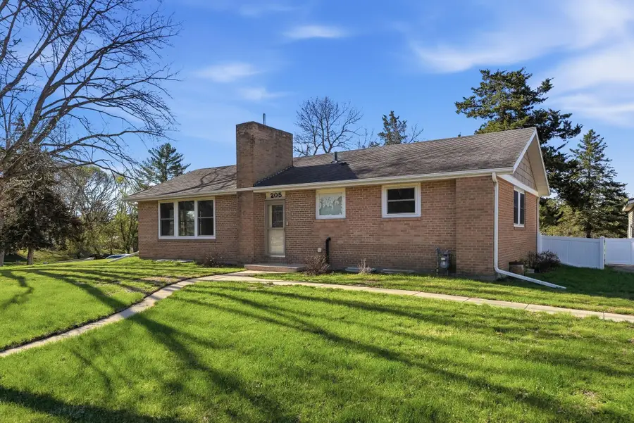 205 1st Avenue Nw, New London, MN 56273 - #3