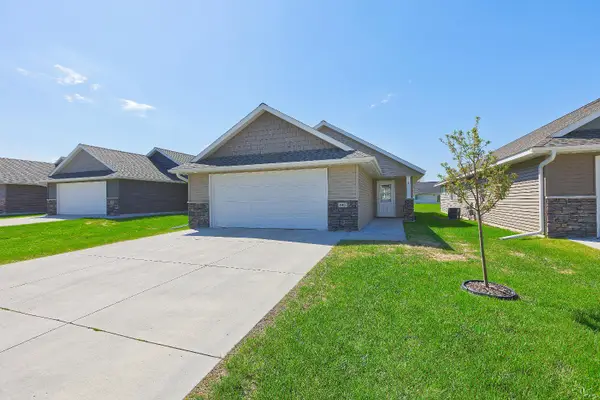446 Lake Trail, Winsted, MN 55395