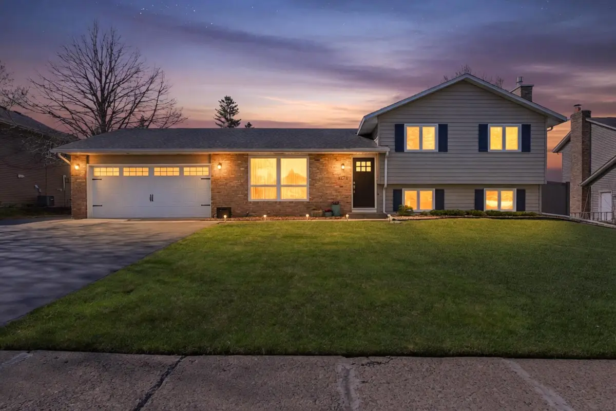 4770 142 Nd Street W, Apple Valley, MN 55124 - #1