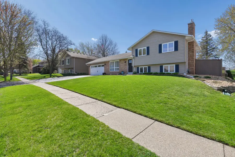 4770 142 Nd Street W, Apple Valley, MN 55124 - #2